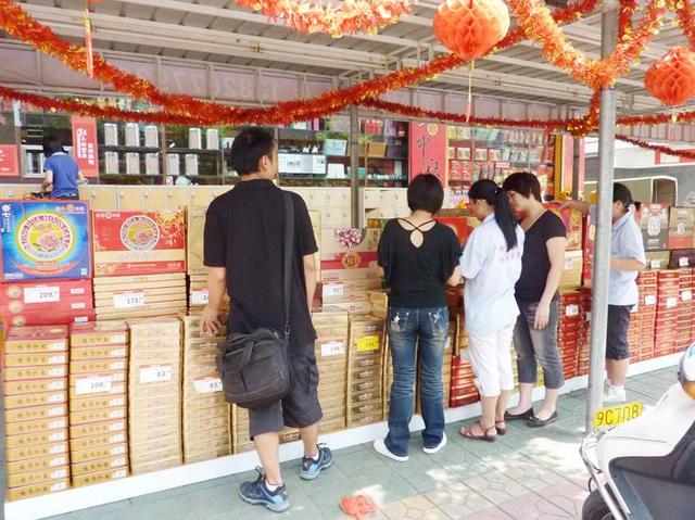 農村趕大集 日常生活用品背后的深套路，別以為撿到寶